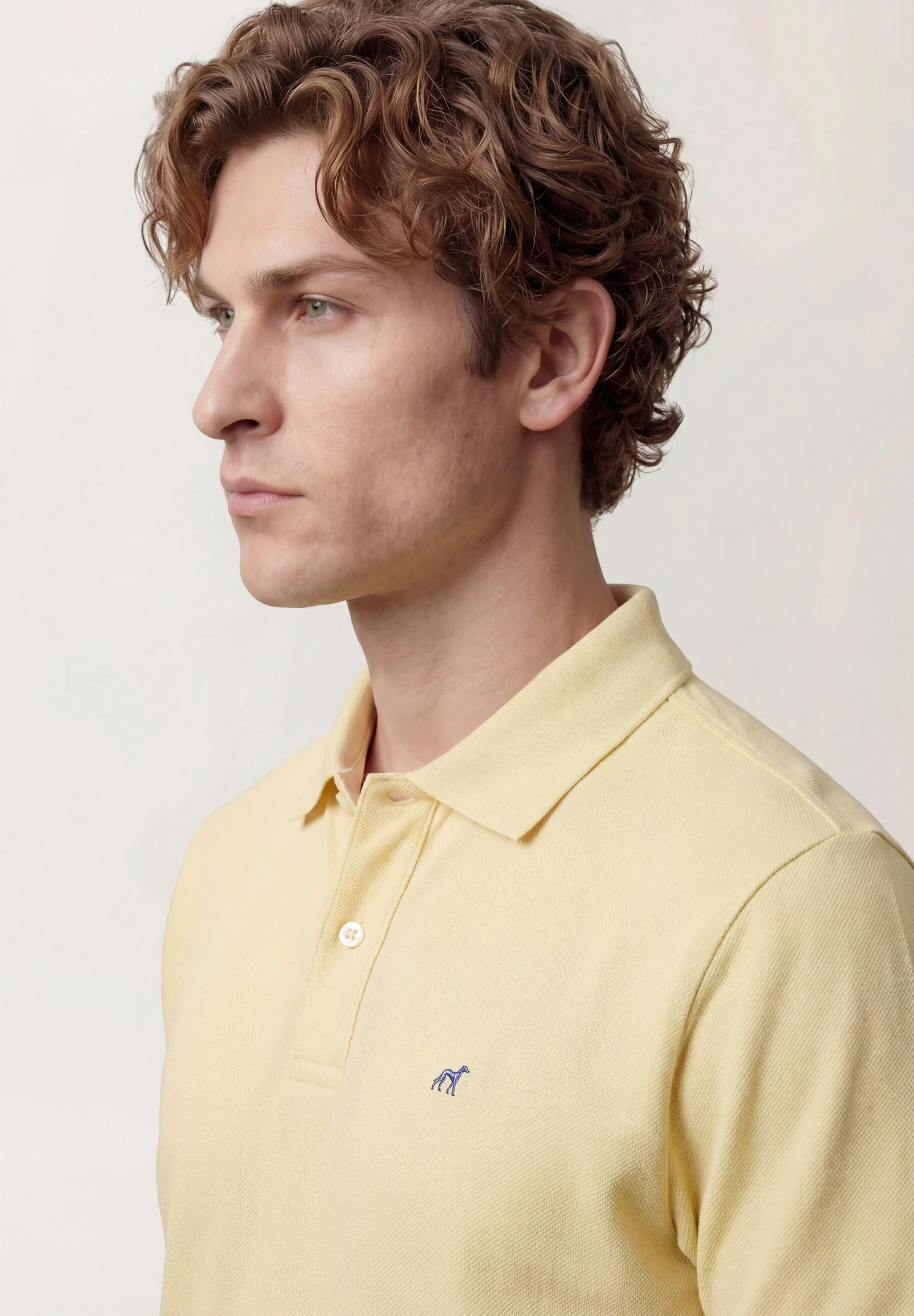 Polo Regular Fit Em Piqué Stretch Com Detalhes Contrastantes E Print Na Parte Inferior Da Gola - Image 23