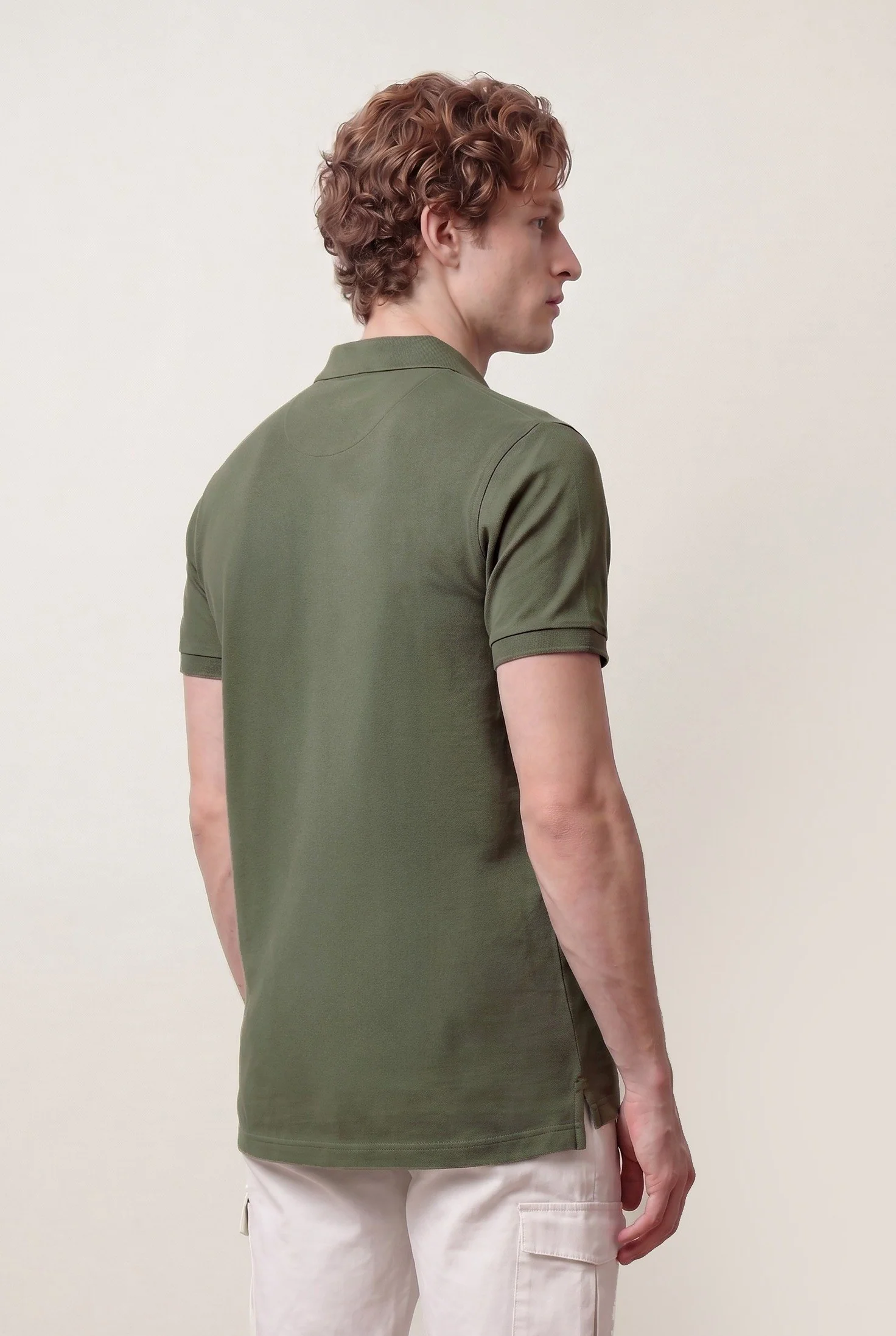 Polo Slim Fit Em Piqué Tingido Em Peça Em Algodão BCI - Image 12