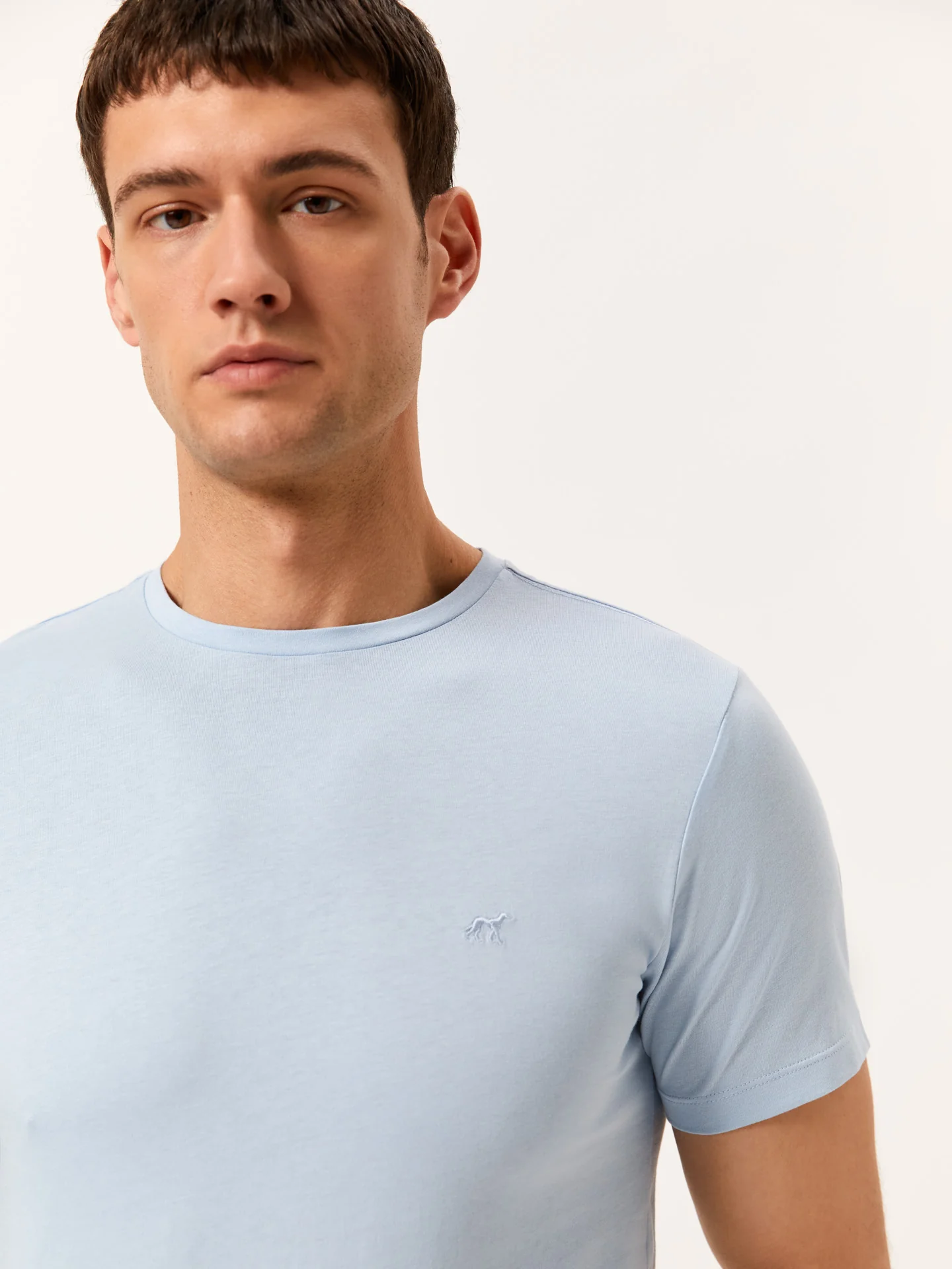 T-shirt com Logótipo Bordado em 100% Algodão Orgânico