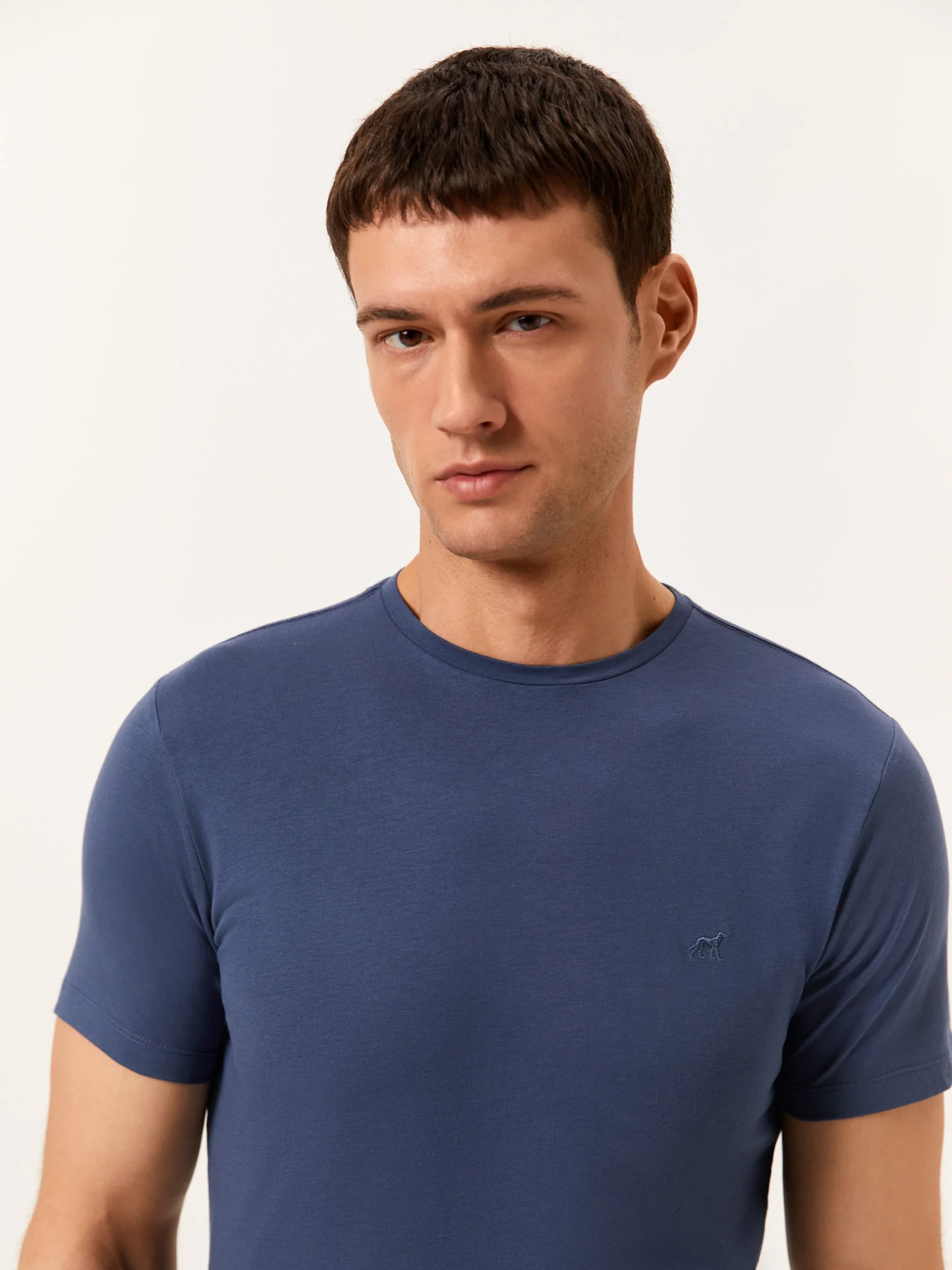 T-shirt com Logótipo Bordado em 100% Algodão Orgânico