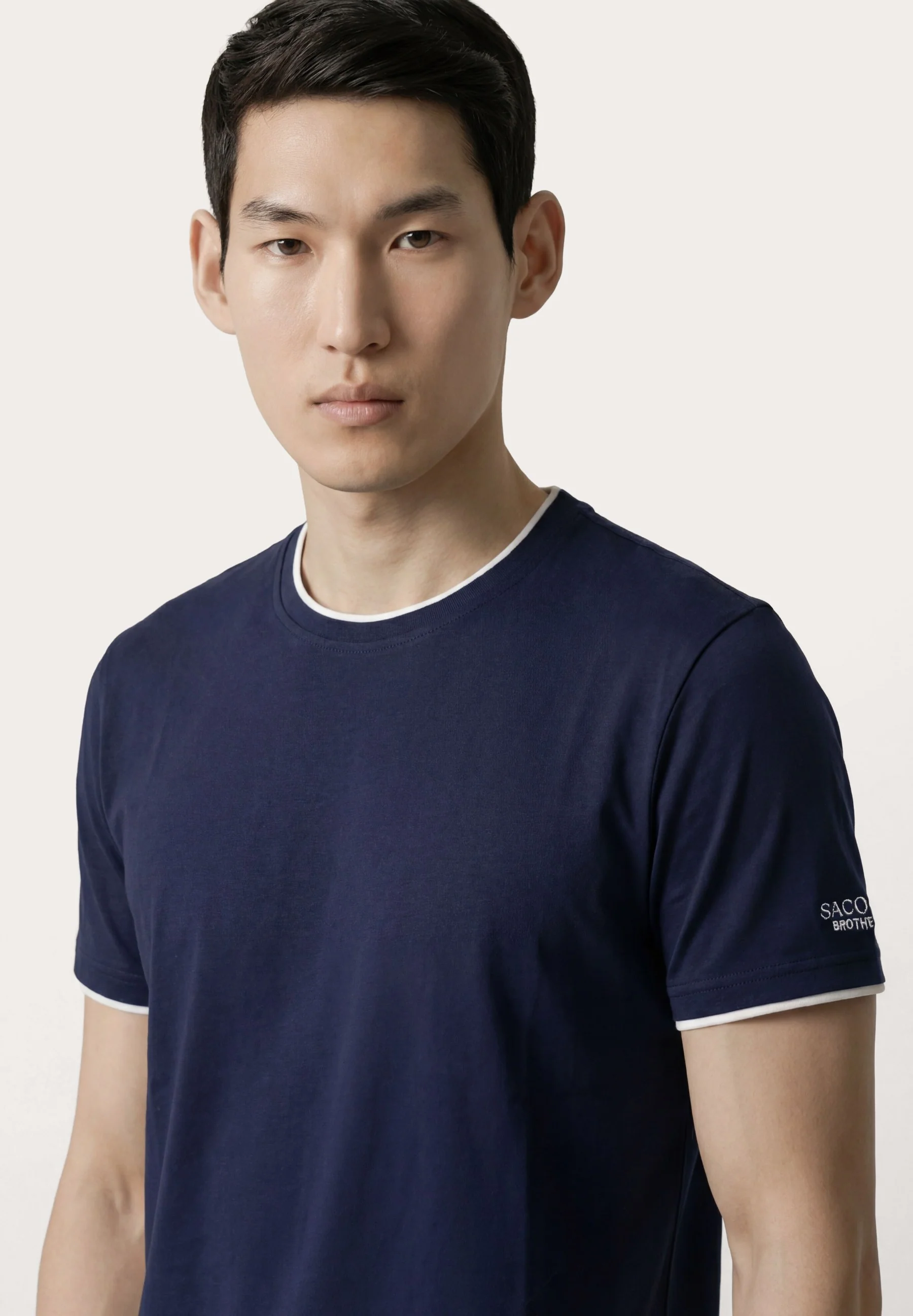 T-Shirt Em Algodão Orgânico Com Gola E Punhos Em Canelado Com Riscas Contrastantes - Image 2