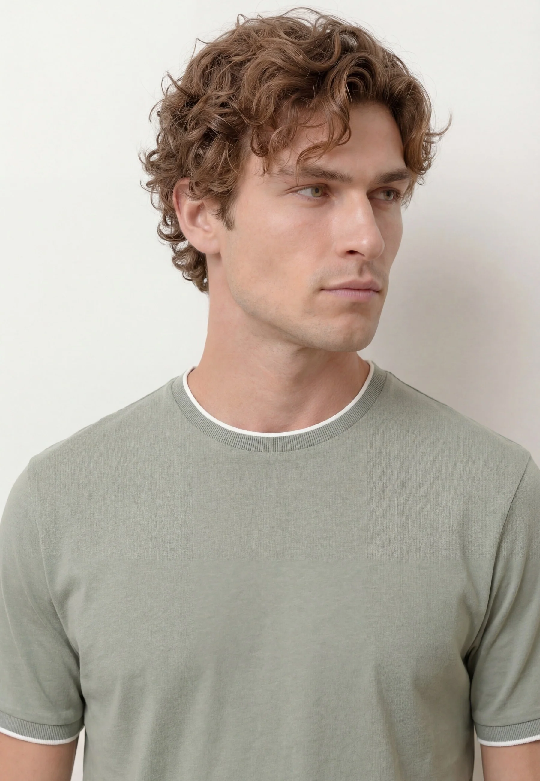 T-Shirt Em Algodão Orgânico Com Gola E Punhos Em Canelado Com Riscas Contrastantes - Image 7
