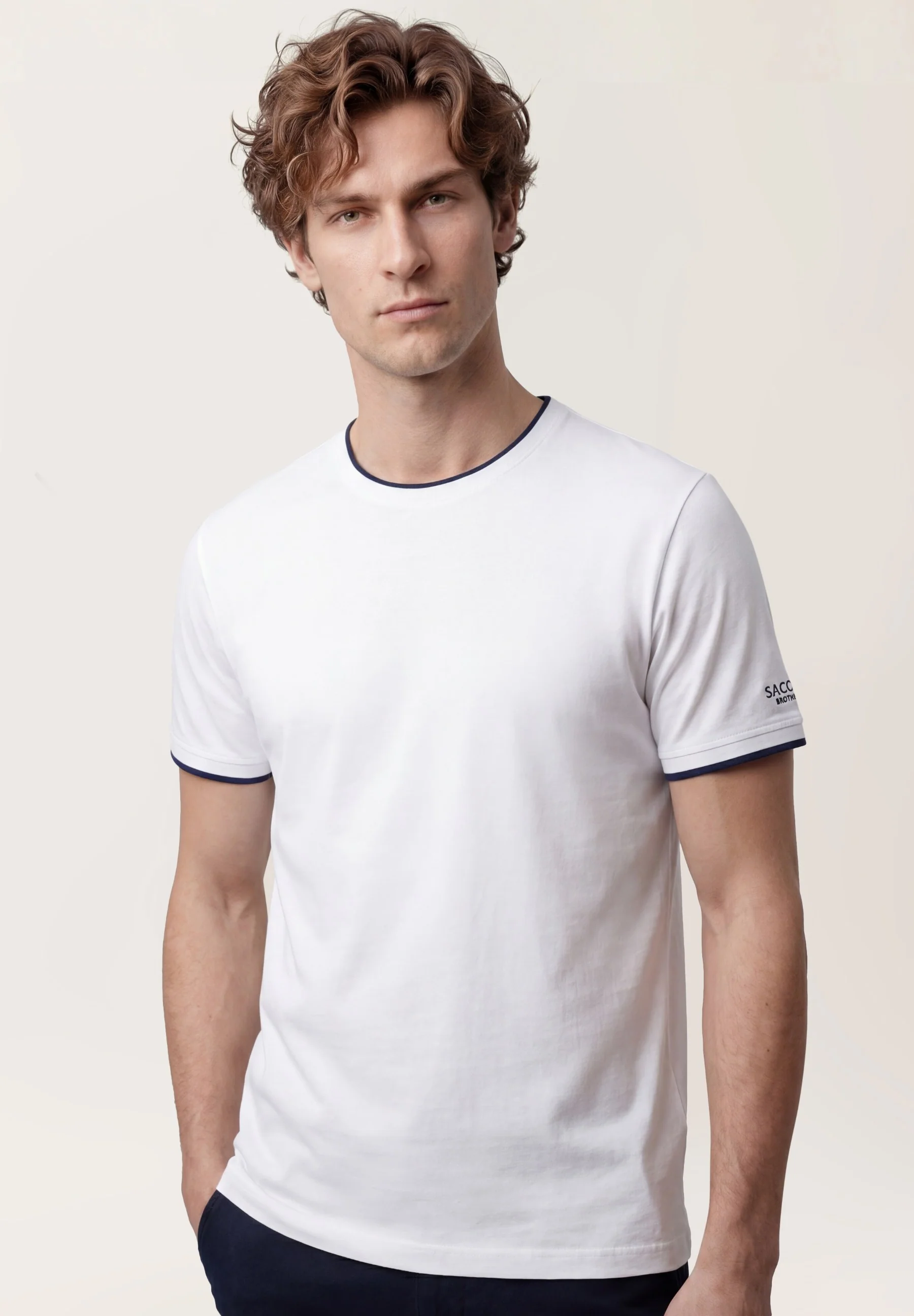 T-Shirt Em Algodão Orgânico Com Gola E Punhos Em Canelado Com Riscas Contrastantes - Image 9