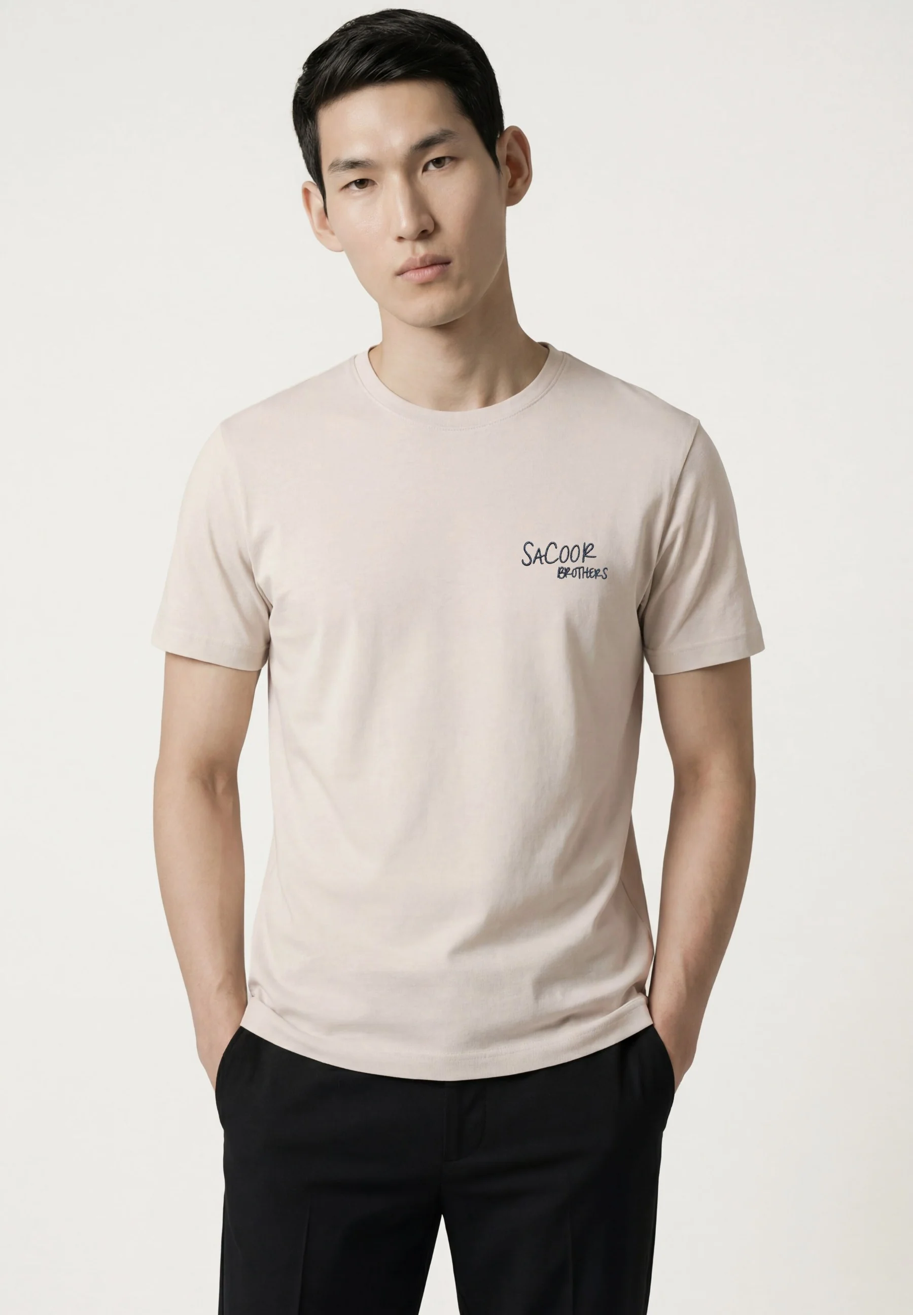 T-Shirt Em Algodão Slub BCI Com Bordado Contrastante No Peito - Image 11