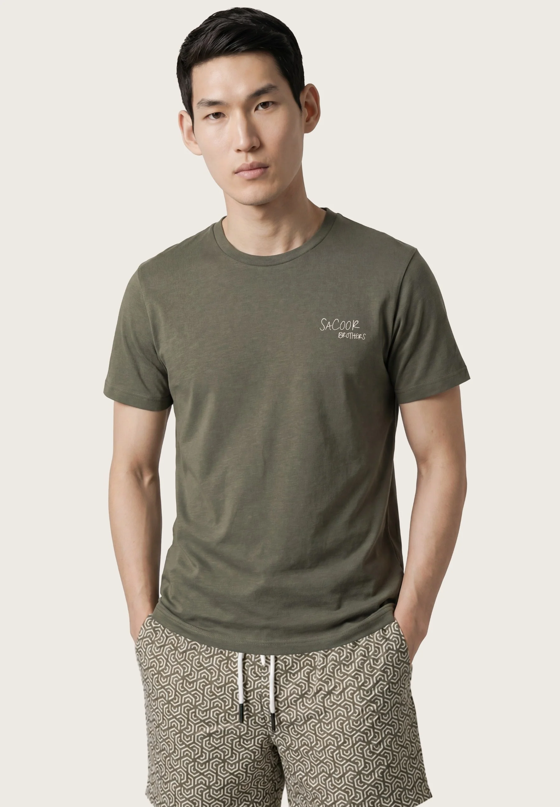 T-Shirt Em Algodão Slub BCI Com Bordado Contrastante No Peito - Image 18