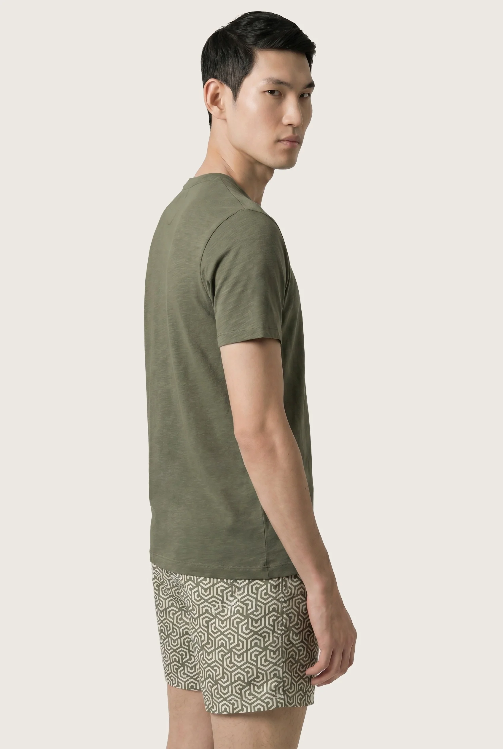 T-Shirt Em Algodão Slub BCI Com Bordado Contrastante No Peito - Image 19