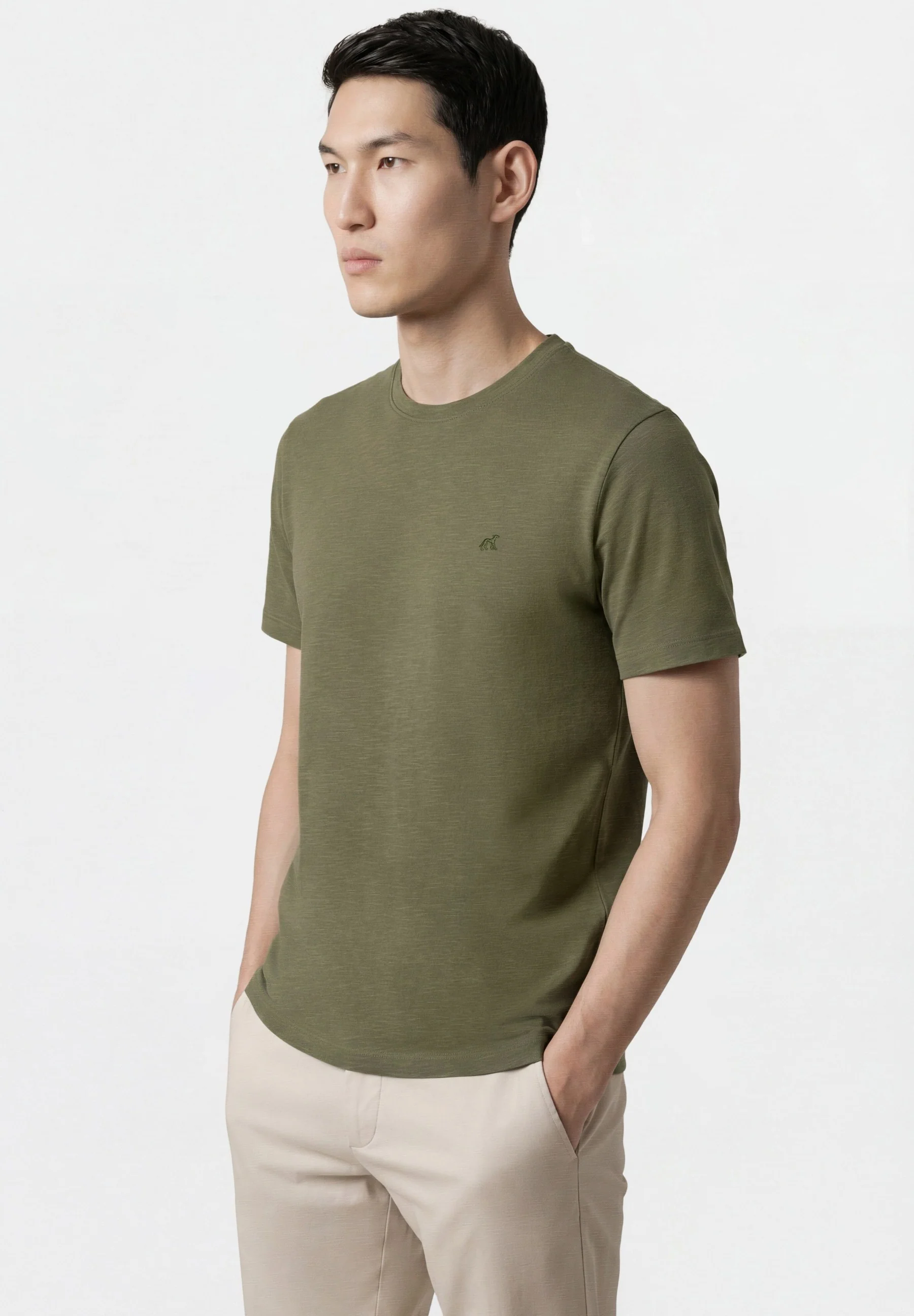 T-Shirt Slim Fit Em Algodão Slub Tingido Em Peça Em Algodão BCI - Image 12