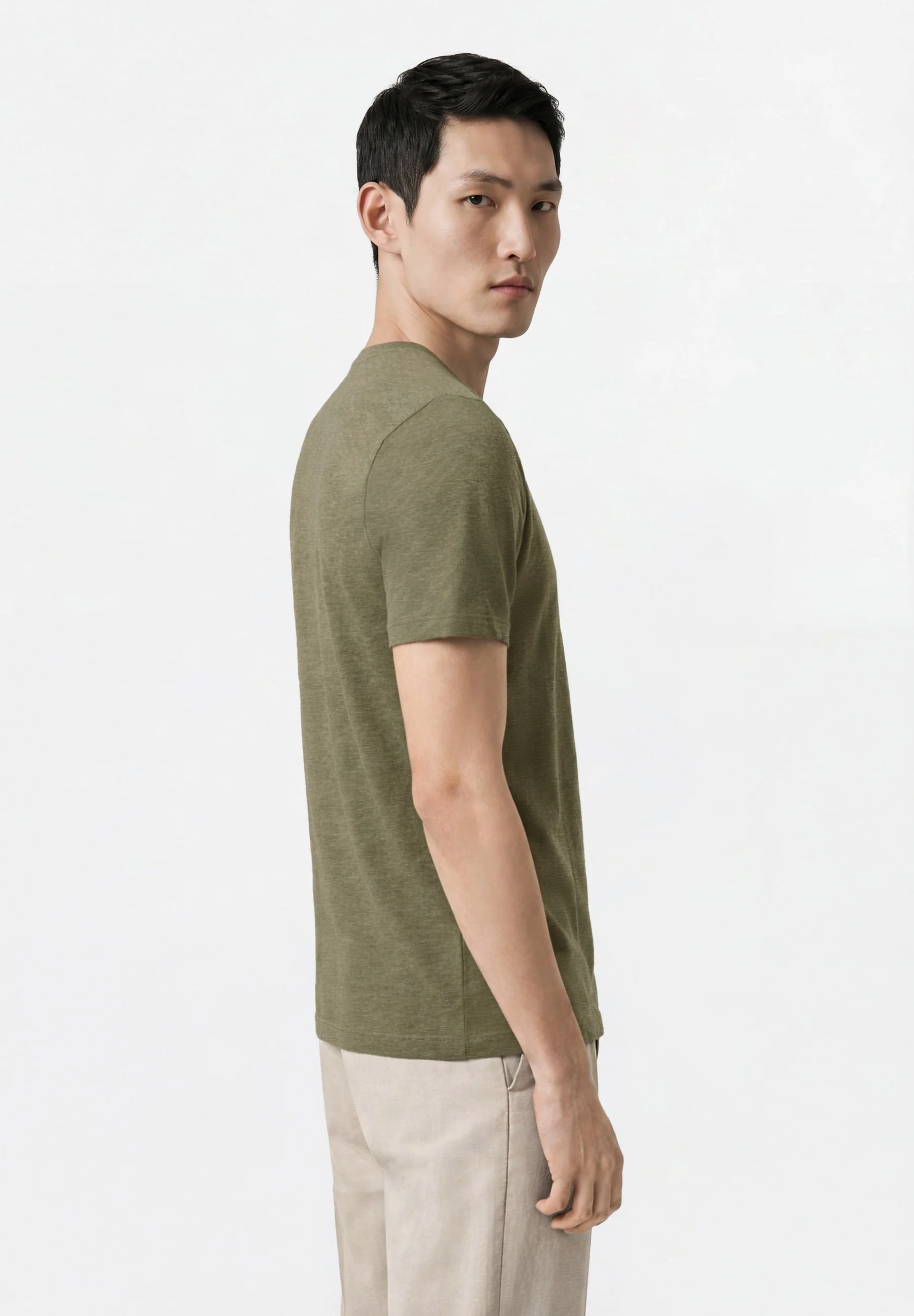 T-Shirt Slim Fit Em Algodão Slub Tingido Em Peça Em Algodão BCI - Image 13